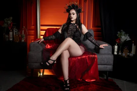 Lorena_Foster Queen of the night Pic 2