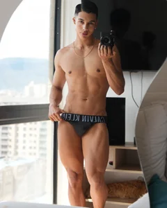 😄 od Troye_Williams  4 snímek