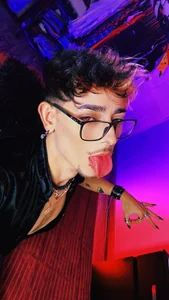 dominik_eclipsex BROKEN GLASSES зображення