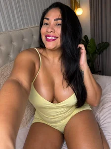 Monika-Ruizの💛💛💛の 3枚の写真