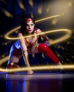 ada_mclaineのwonder woman2の枚の写真