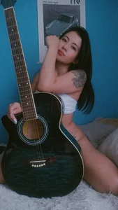 Little_Swan I PLAY THE GUITAR LIKE I PLAY MY PUSSY 🎸🎺 Pic 2