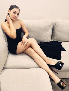 hot brunette od DianaHeath  snímek