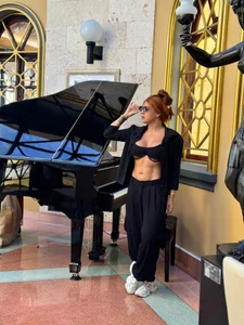 I go crazy just thinking about running my lips over every centimeter of your body. de Amber_Martins_ Foto 2