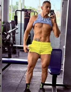 Paul22cm- a day at the gym Kuva