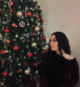 DeloresSaberi Public Pic 4