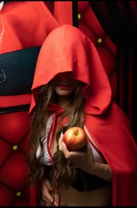 Rousemilf4u Your little red riding hood❤️ Foto 6