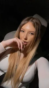 EllaAzianaa Public Foto 2