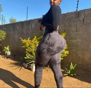 behindthemodel Fat ass Immagine 