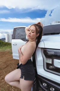 lizzyrossiecan you imagine fucking me in your car? Bild 5