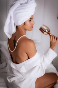 alexiabennetls After the shower Bilde 3