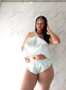 vanessa_wild2 Public Pic 4