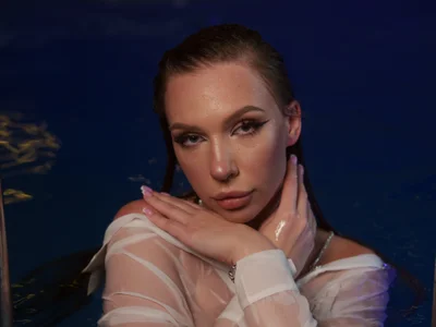 AlysonHuxley_ Touch Me Underwater 🌊 Pic 5