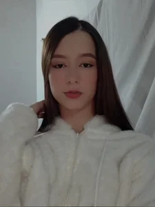 ElyraBloom Good morning, darling ☀️✨ I’m live from 8:30 a.m. to 3:30 p.m., glowing with gentle confidence, play Pic