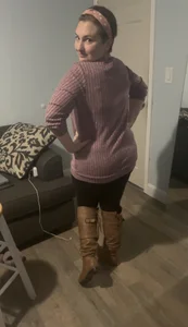 Zdjęcia Emily33333 Starting trouble at the cancer drs office 😂:  3