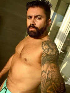 LukasMackenna Public รูป  3