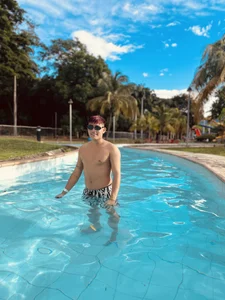 Pool day de Andy_millerr  2 photos