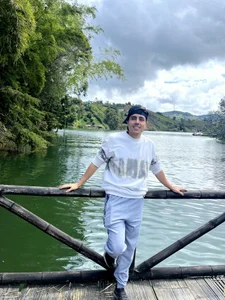 dylan_cross_: In the lake ( 2 фото)