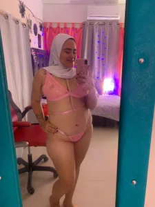 Between lights, lace and skin... my most naughty part hides 🔥🥵 od MarianFadel  2 snímek