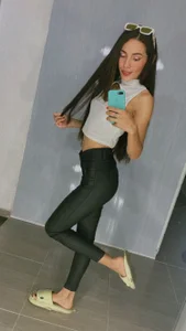 In the mirror de Evelin_shy  2 Imagens