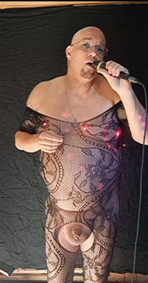 Foto em tendência de ShamelessMan 9747