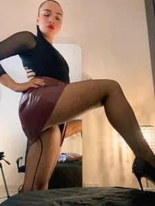 kneel at my feet😈 de MsCeleste_ Foto