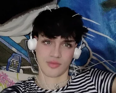 VladHellsing4 Me Hình 2