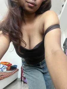 hot_mistress_: Cumm in my deep clevage ♥️ ( 3 фото)