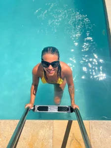 Dif-tjejen Public Billede 2