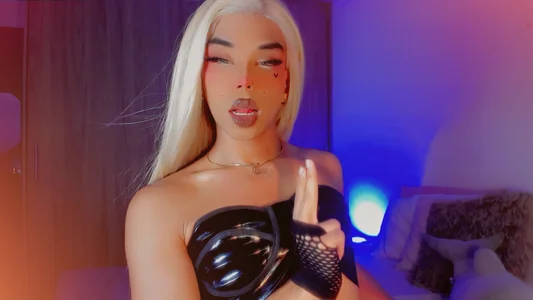 DanniLee_のMISS LEE 🔥🔥🔥の 3枚の写真