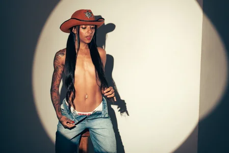 alice_guzman1: cowgirl ( фото)