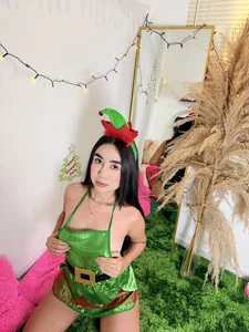 SiennaLorens 🎄 Pic 3