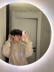 _LukaHayes_ Public Pic