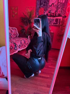 Monica_lar Public Pic