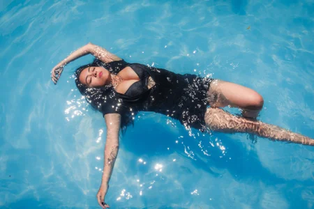 LuciiferBlackSummer Photos 🥥🌴🌺🌅🌊 Bild 3