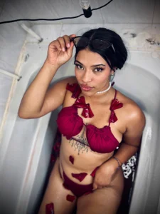 RiriiBrunette__'s BAIN PRIVÉ 💧🍷 Sex Photo 1