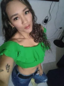 dalila_salazar Me in green lol Foto 3