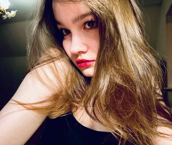 MichelleRoux Alluring mystery👄😉  3টি ছবি