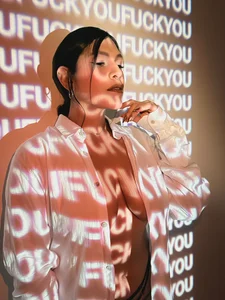 SarahYates Visual Control  2. fénykép