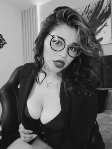 Dakhota_Rouge Soft lights are enough ... 🖤🤍 Pic 6