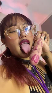 Leyla_collinss_ kisses on your cock Pic 3