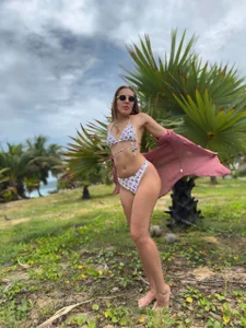 My ass is getting tan de Kelly_Hardy  3 photos