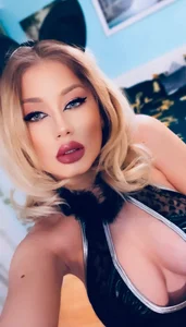 Julia_C Public Pic