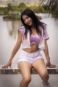 lauramartin1 sunny day Pic