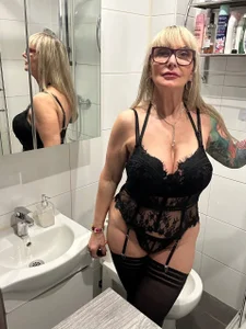 SexyMilfMichelle60 Public Foto 5
