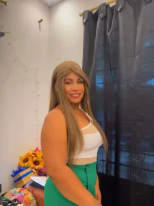 Luciana_Dirty_Nasty Public Billede 5