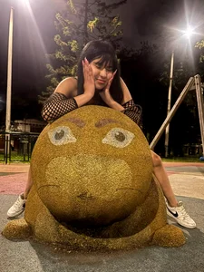 Violettaa_Stone Night getaway to the public park Pic 5