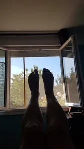 Mandra_is_a_whore Public Feet Pic 3