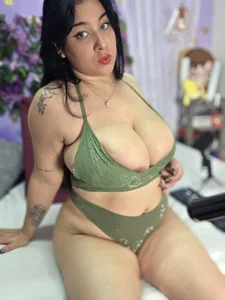 rosebigboobs 🌼💚In a natural world ...... I exist🌼💚 Immagine  5