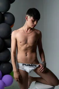 Steev_Novoa Undress me  2টি ছবি